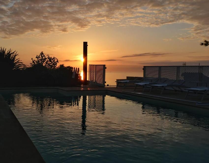 Villa Di Giorgi Apartments เชฟาลู ภายนอก รูปภาพ