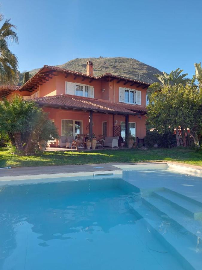 Villa Di Giorgi Apartments เชฟาลู ภายนอก รูปภาพ