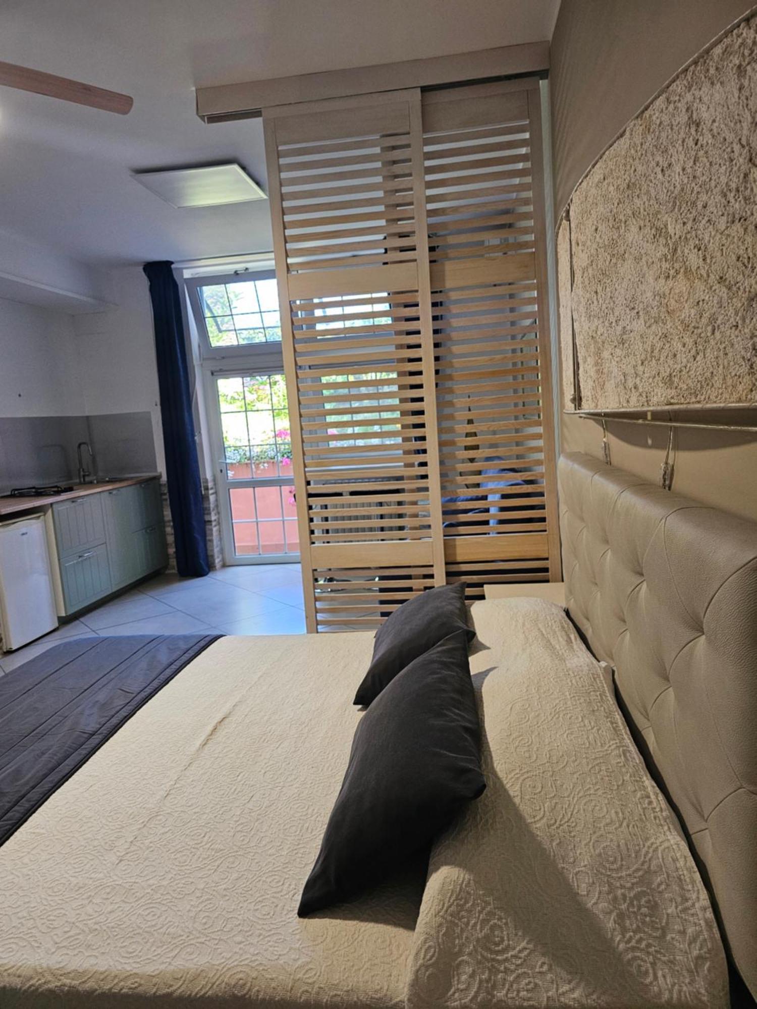 Villa Di Giorgi Apartments เชฟาลู ภายนอก รูปภาพ